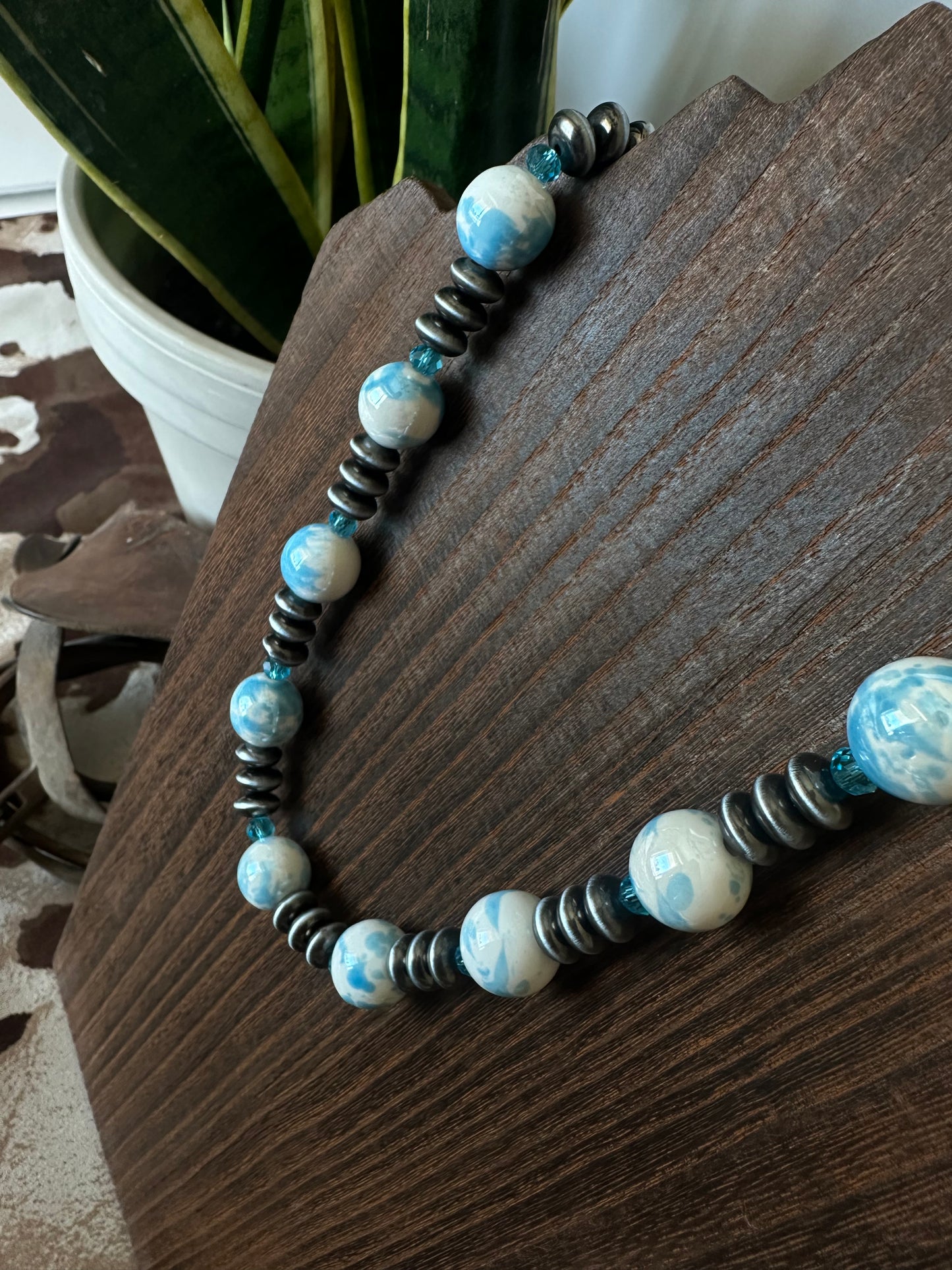 Ceramic white and blue bead & faux pearl beaded necklace