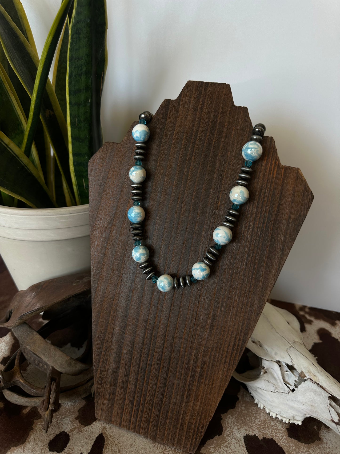 Ceramic white and blue bead & faux pearl beaded necklace