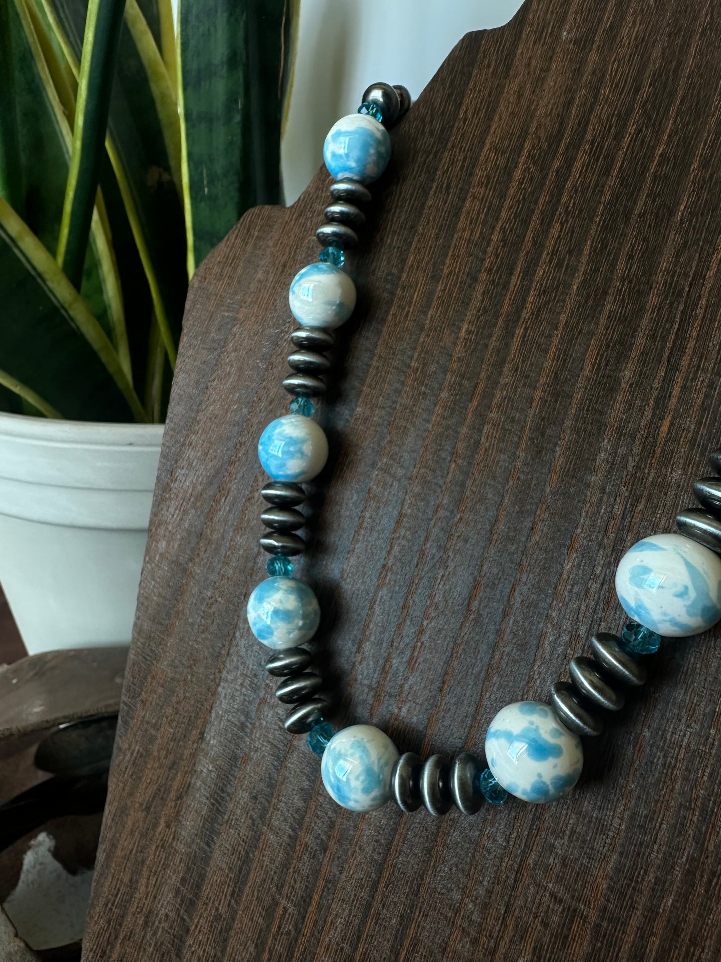 Ceramic white and blue bead & faux pearl beaded necklace